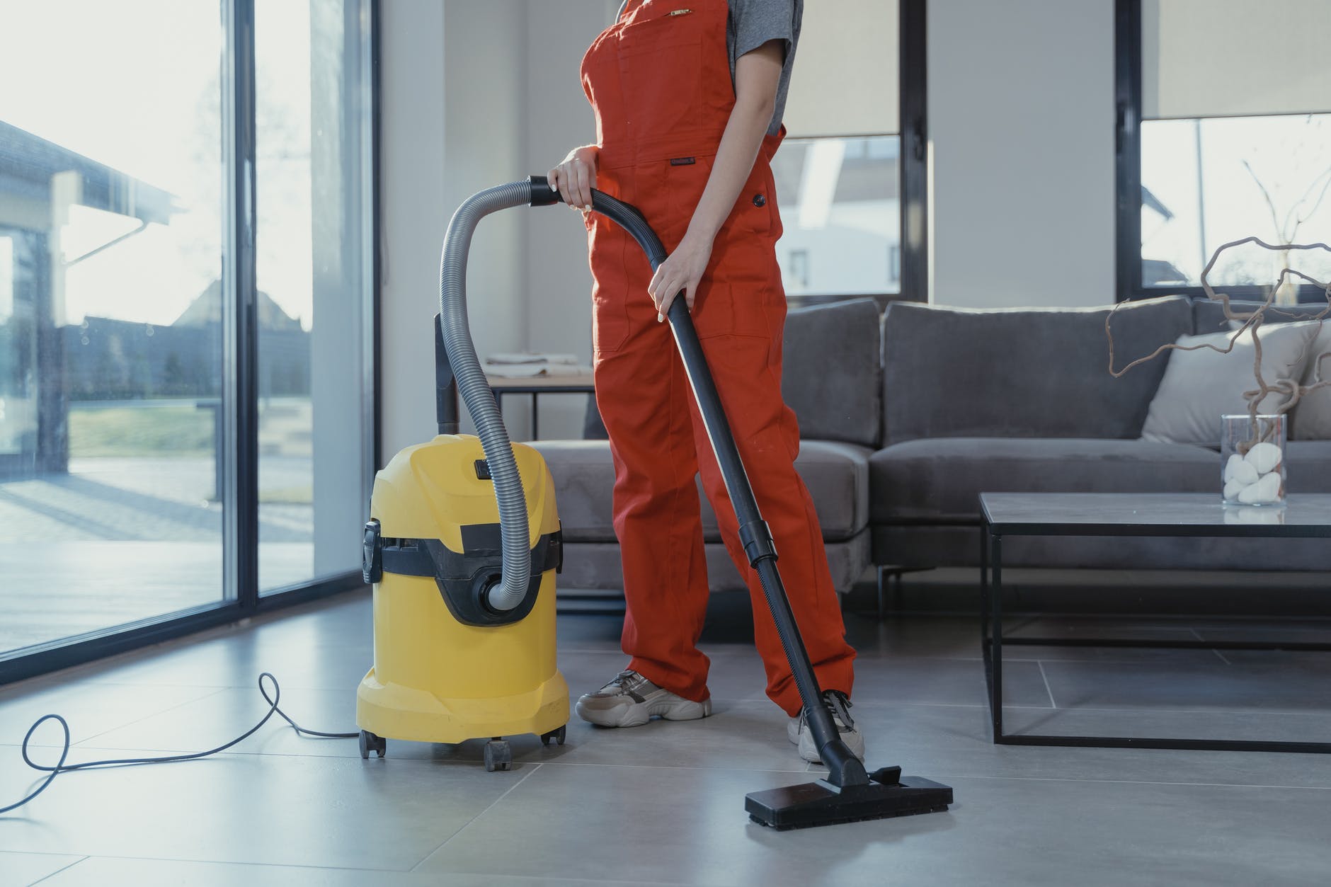 yellow and gray vacuum cleaner
